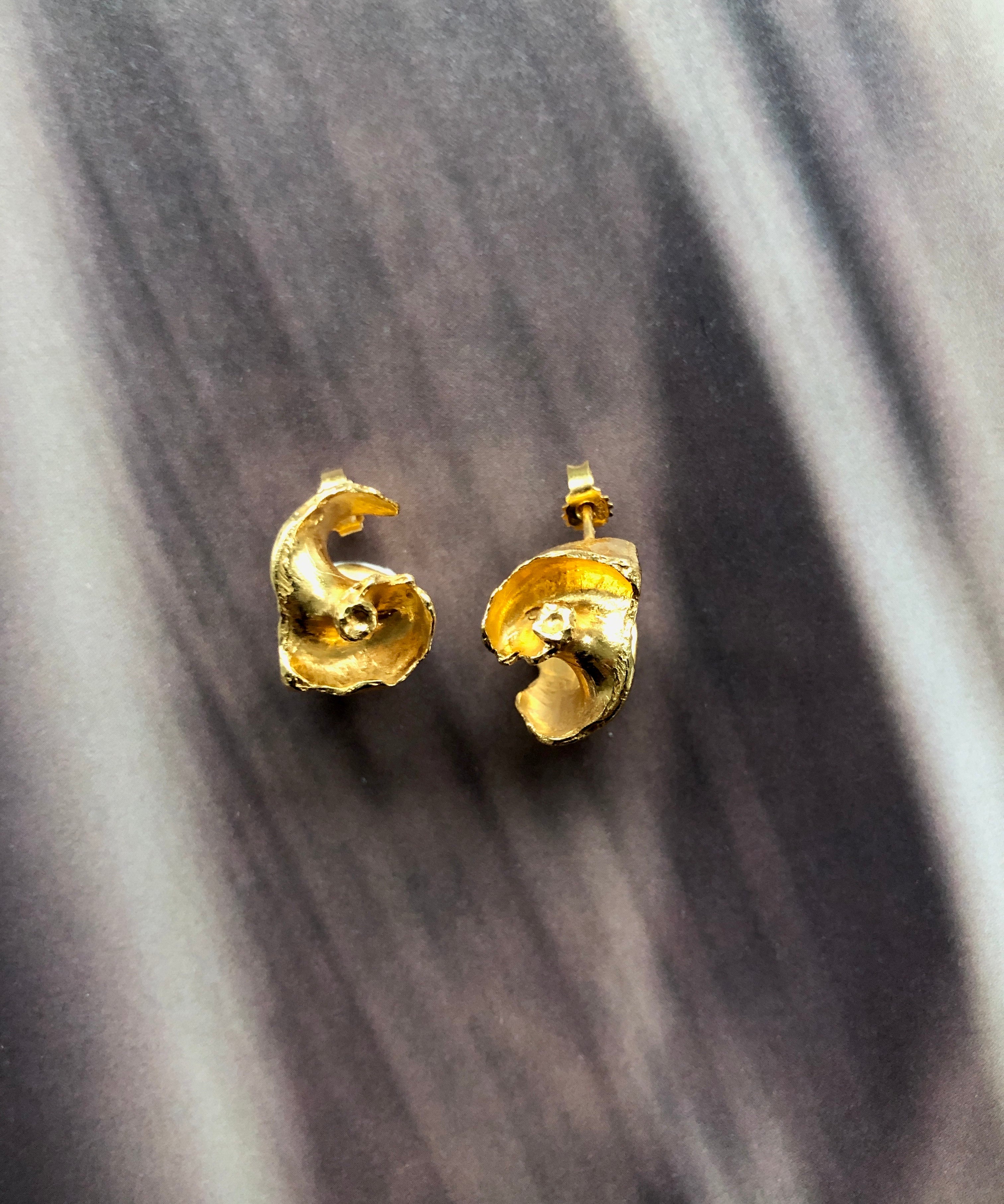 Coquille earrings